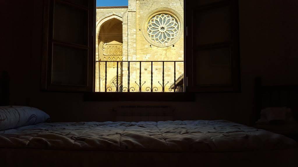 Villalcázar de Sirga Las Cantigas מראה חיצוני תמונה